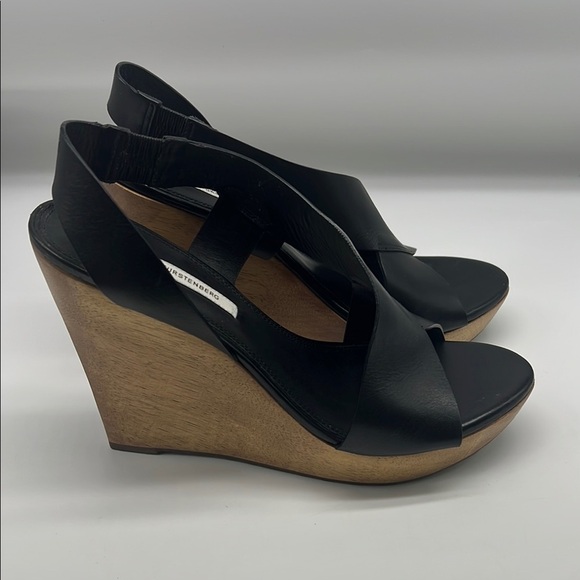 Diane Von Furstenberg - Black Leather Open Toe Wood Heeled Wedge Size 9.5 - Picture 1 of 15
